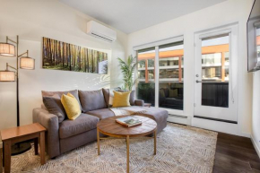 Relaxing Ambiance/King Bed & Large Patio/ bike rentals